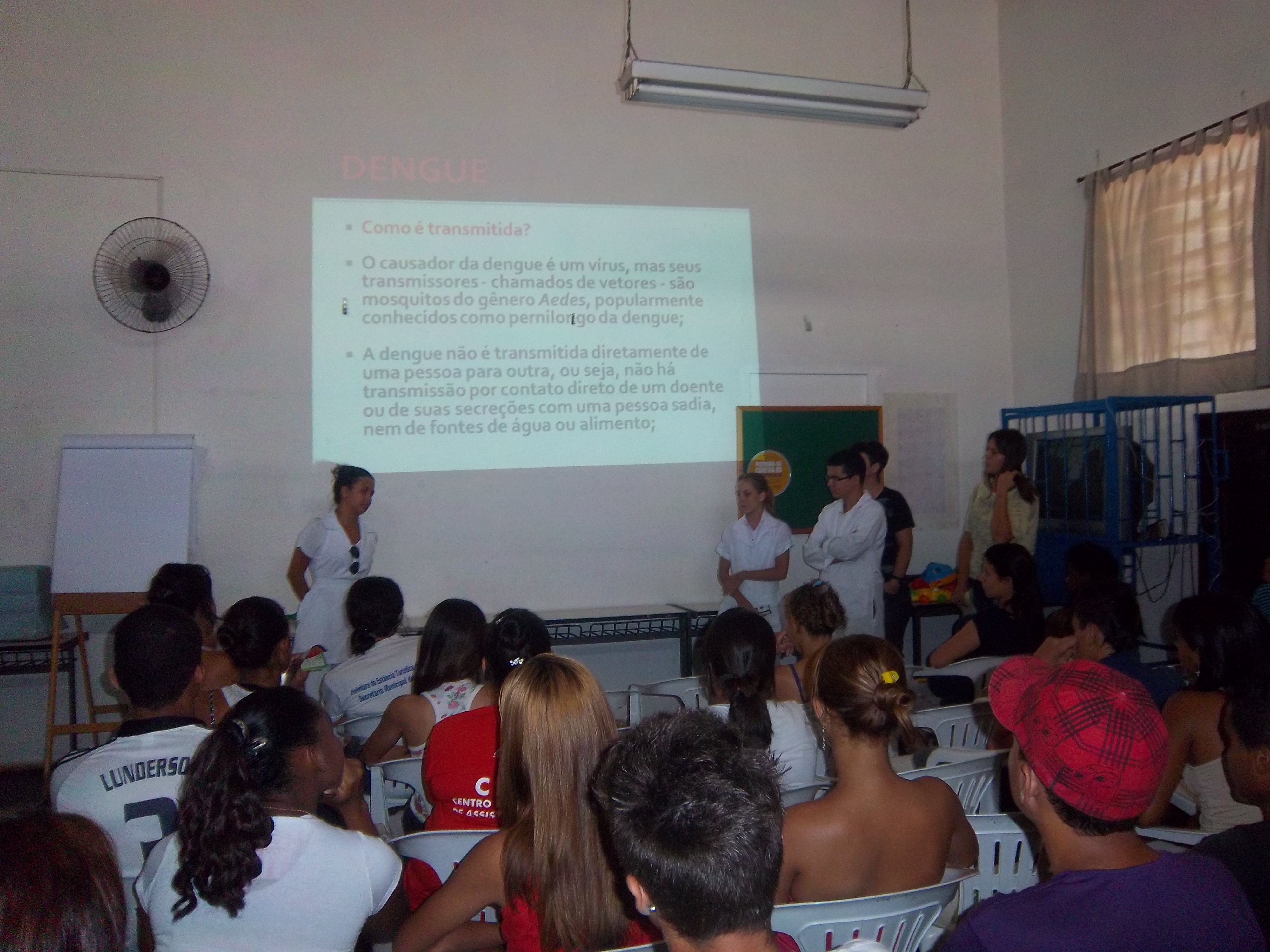 ALUNOS DO CURSO TÉCNICO EM ENFERMAGEM REALIZAM ATIVIDADES DE EDUCAÇÃO EM SAÚDE NO CRAS SUL, REALIZANDO PALESTRAS SOBRE DENGUE , DST/HIV e MÉTODOS CONTRACEPTIVOS